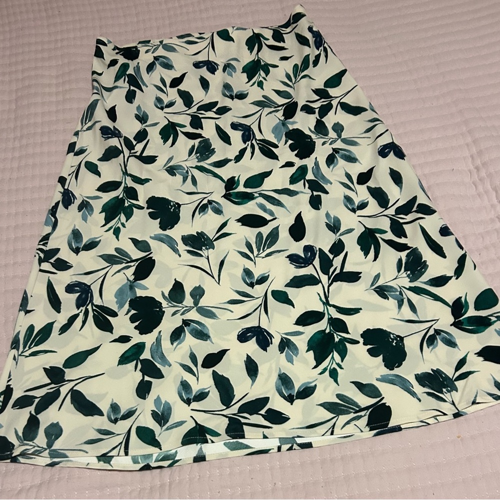 Rachel Zoe Green and Cream Leaf Print A-Line Skirt. Size 8